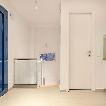 Blue & White Velvet 20M From The Beach Danilia Exterior photo