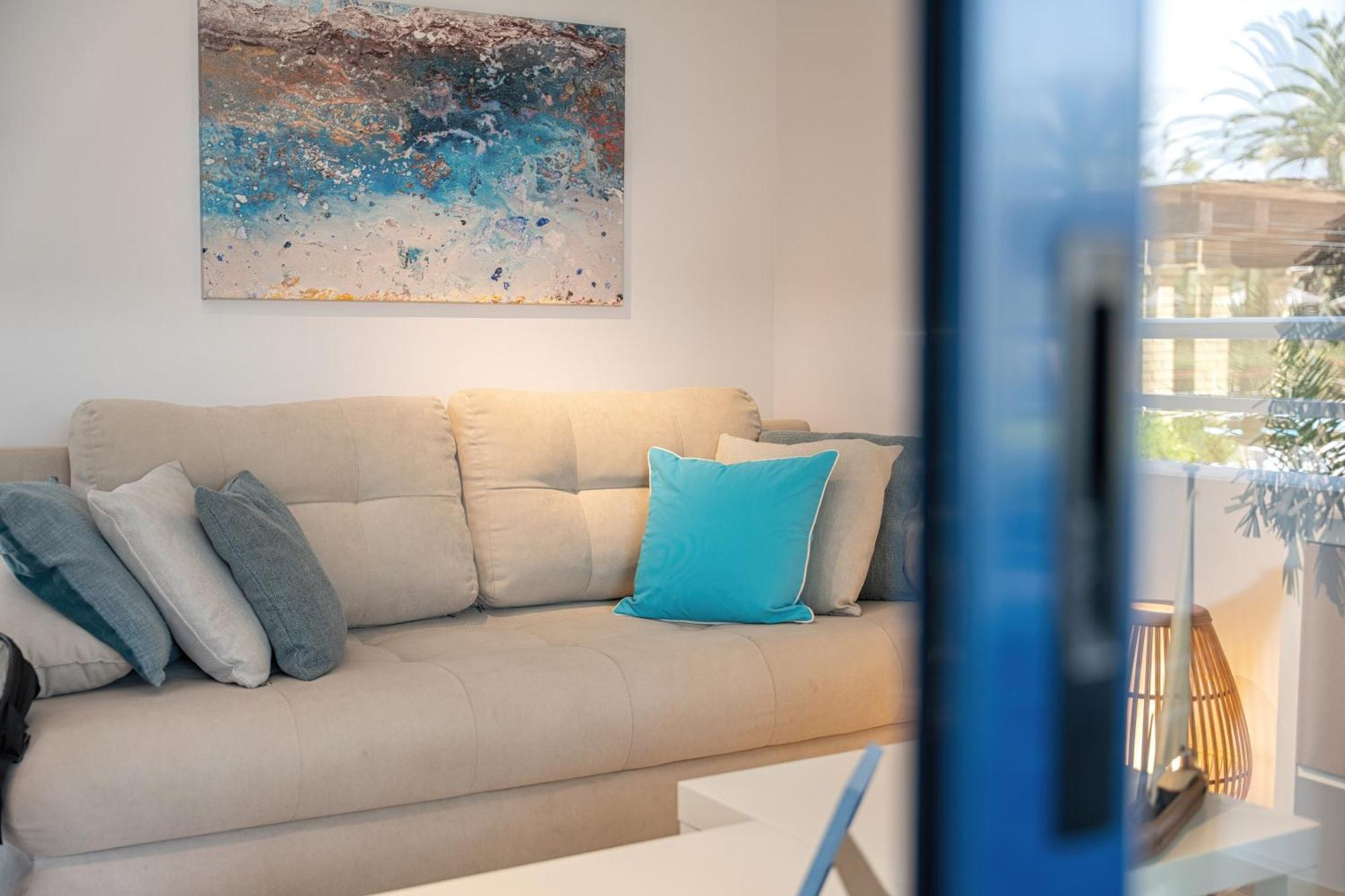Blue & White Velvet 20M From The Beach Danilia Exterior photo