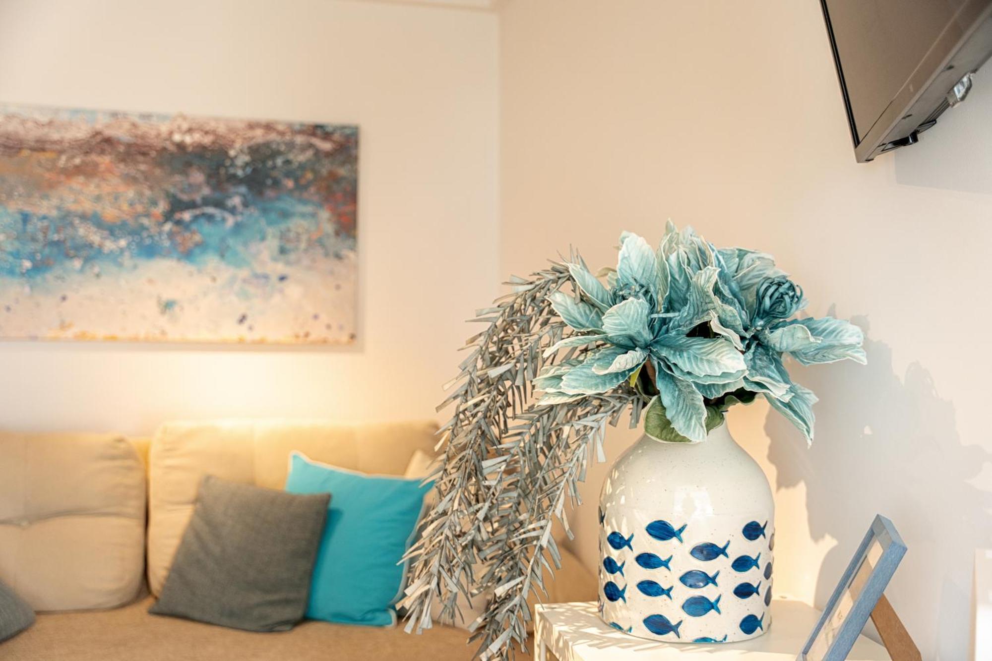 Blue & White Velvet 20M From The Beach Danilia Exterior photo